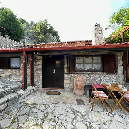 Agoriani Art Studio - Sweet Little Cottage Lilaia Exterior photo