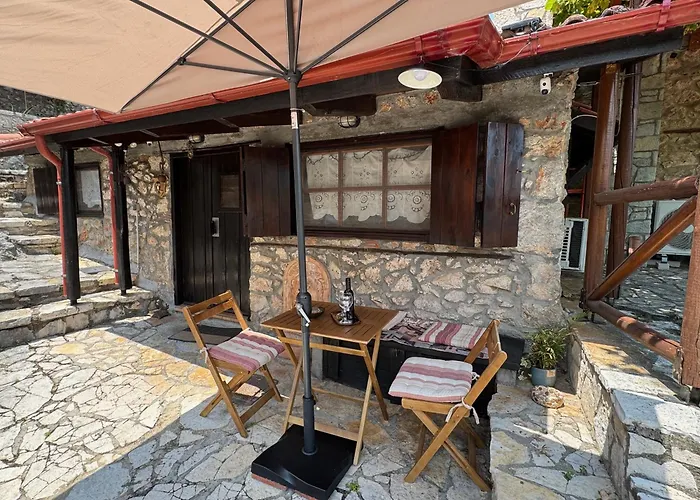 Agoriani Art Studio - Sweet Little Cottage